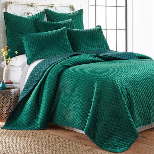 levtex-home-empire-velvet-king-quilt-green-1