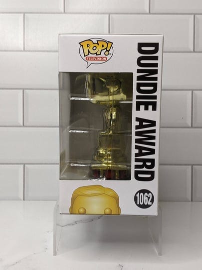 funko-pop-tv-the-office-dundie-award-amazon-exclusive-1