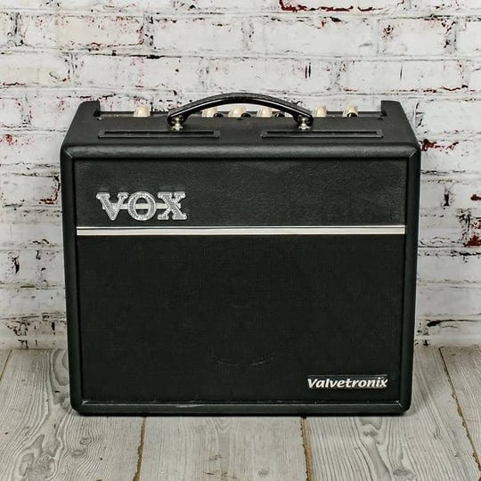 vox-valvetronix-vt20-30-watt-1x8-modeling-guitar-combo-1