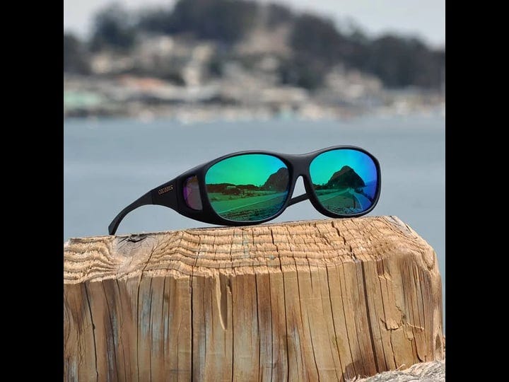 cocoons-slim-line-m-black-green-mirror-polarized-1