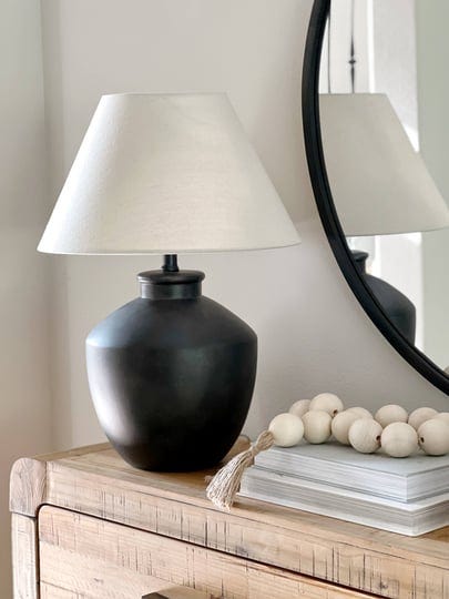 my-texas-house-22-urn-table-lamp-distressed-texture-black-finish-1
