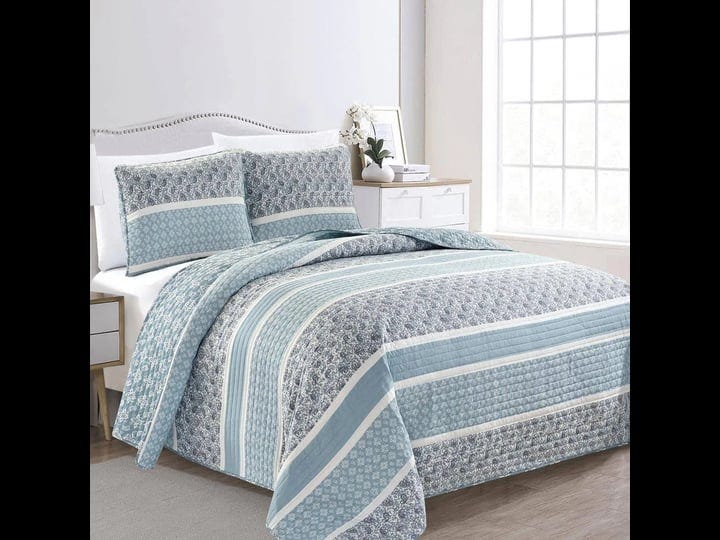 paisley-floral-reversible-quilt-set-bedspread-in-blue-1