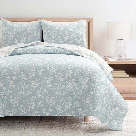 floral-jacquard-reversible-soft-matelass--3-piece-quilt-set-king-california-king-blue-1