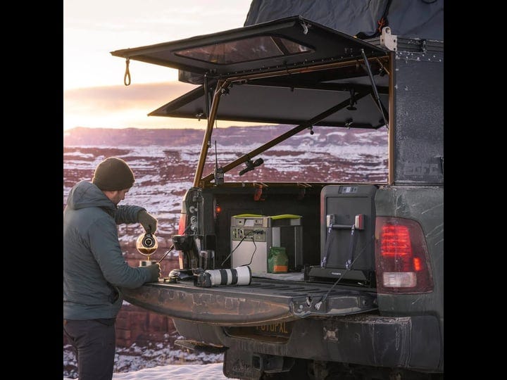 goal-zero-36400-yeti-3000x-portable-power-station-1