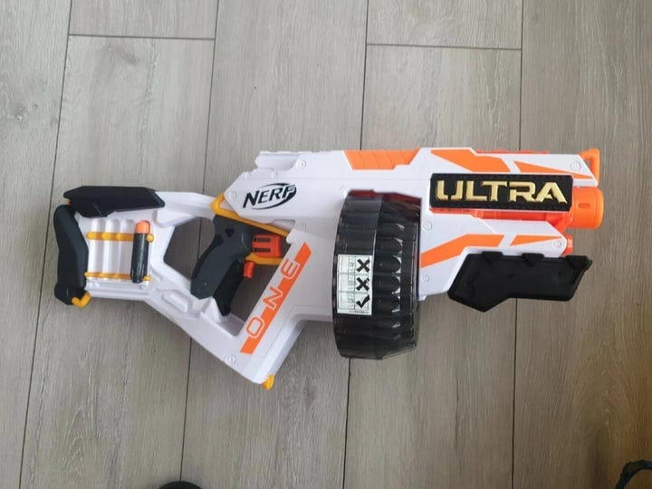 nerf-ultra-one-motorised-blaster-25-nerf-ultra-darts-furthest-flying-nerf-darts-ever-compatible-only-1