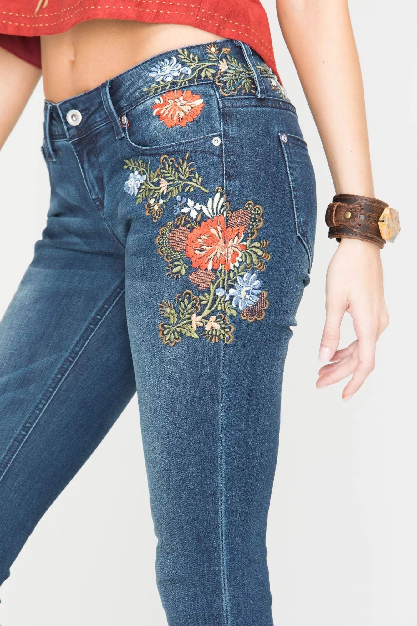Stylish Floral Embroidered Skinny Jeans - Dark Wash, Size 28 | Image