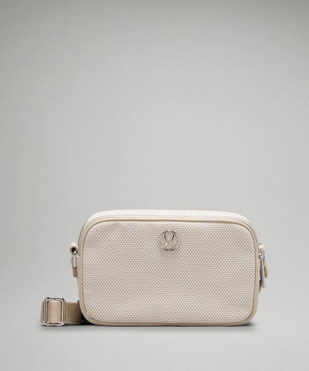 crossbody-bag-casual-crossbody-camera-bag-2l-canvas-one-size-mojave-tan-light-ivory-lululemon-1