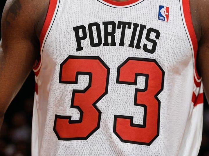 Bobby-Portis-Jersey-4