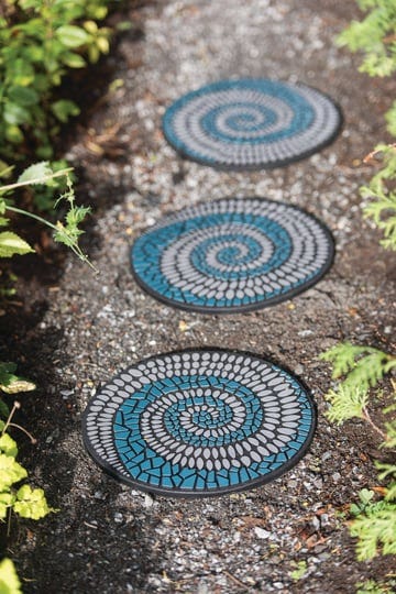 gardeners-supply-company-swirl-stepping-stone-1