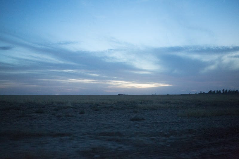 29/09/2015. Kirkuk, Iraq. The flat terrain west of Kirkuk is seen from a volunteer peshmerga vehicle ahead of an offensive to retake several ISIS held villages. Supported by coalition airstrikes around 3500 peshmerga of the Patriotic Union of Kurdistan (PUK) and the Kurdistan Democratic Party (KDP) engaged in a large offensive to push Islamic State militants out of villages to the west of Kirkuk. During previous offensives ISIS fighters withdrew after sustained coalition air support, but this time in many places militants stayed and fought. The day would see the coalition conduct around 50 airstrikes helping the joint peshmerga force to advance to within a few kilometres of the ISIS stronghold of Hawija and re-take around 17 villages. Around 20 peshmerga lost their lives to improvised explosive devices left by the Islamic State, reports suggest that between 40 and 150 militants were killed.