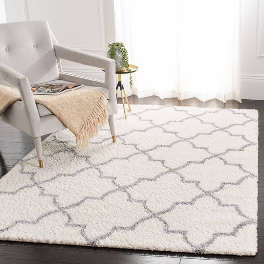 safavieh-tahoe-shag-collection-rug-white-grey-5x7-feet-1