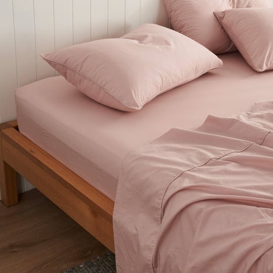 leo-washed-cotton-blush-fitted-sheet-king-sheet-society-1
