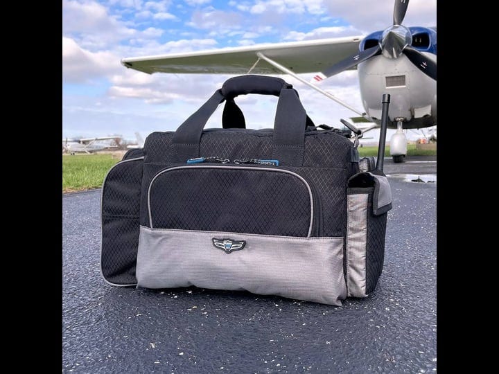 original-flight-gear-bag-for-pilots-and-travelers-1