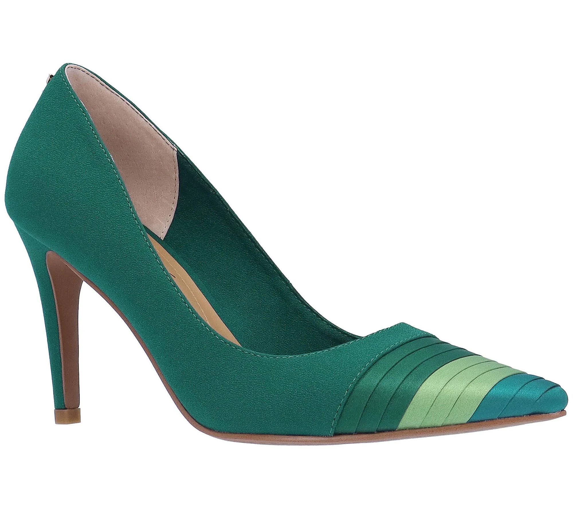 Emerald Green Pump Shoes for Women: Fashionable and Comfortable Design | Image