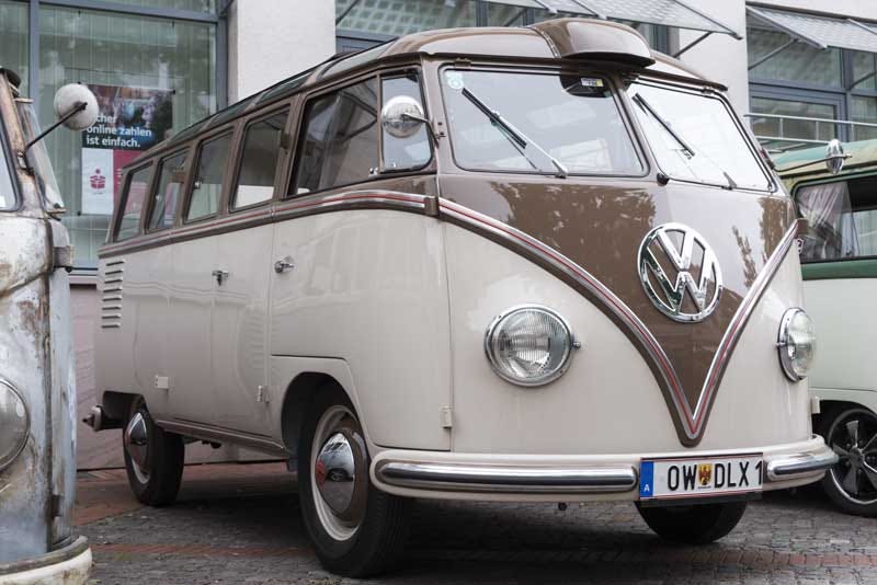 super tidy Barndoor 23 window deluxe Samba with Behr scoop… nice!