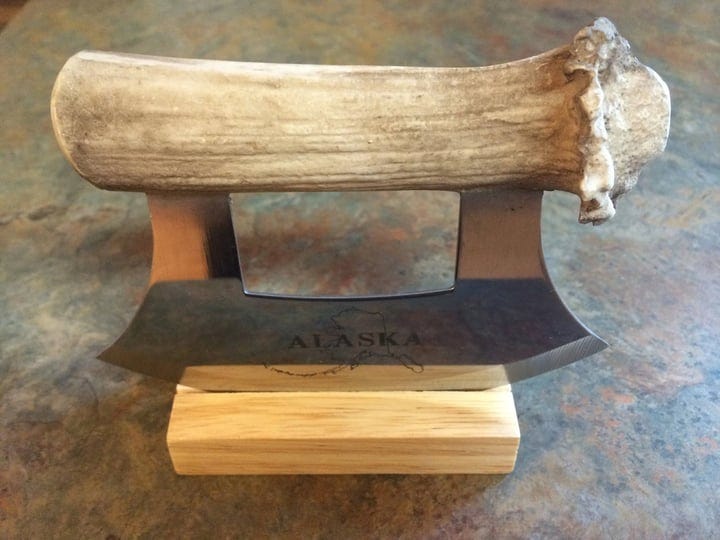 alaskan-cultured-antler-ulu-knife-and-stand-1