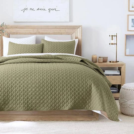 minimalist-geo-quilt-set-olive-green-king-1