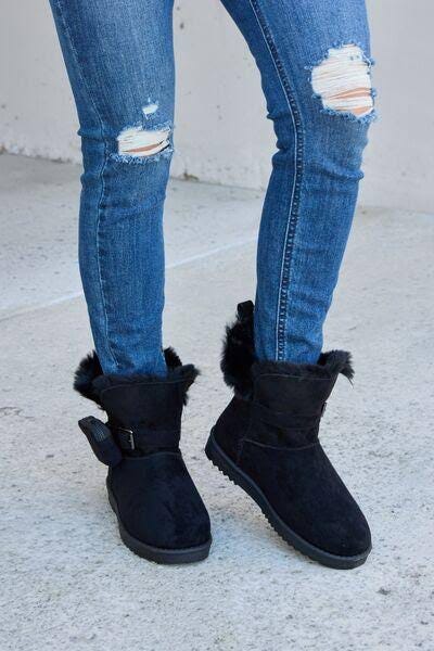 Cozy Plush Thermal Flat Boots for Winter | Image