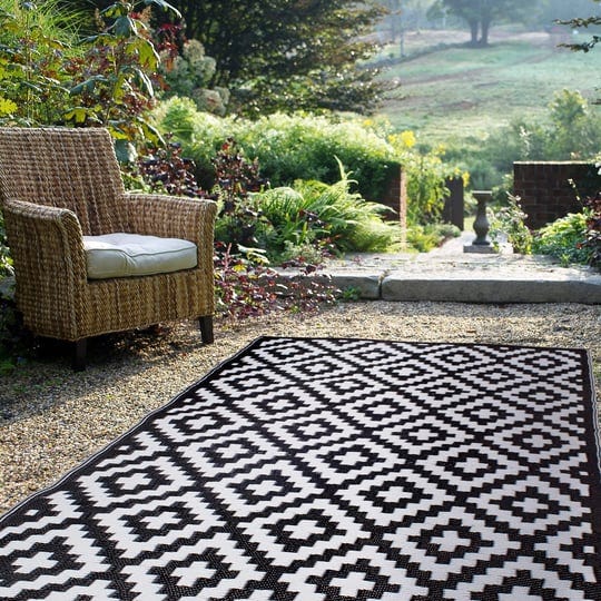 fh-home-indoor-outdoor-recycled-plastic-floor-mat-rug-reversible-weather-uv-resistant-aztec-black-wh-1