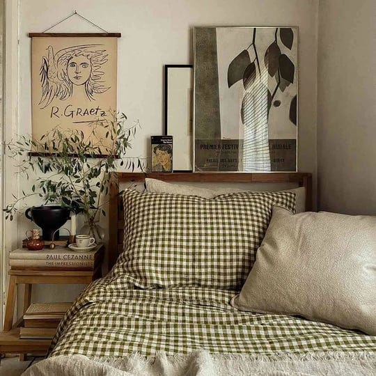 piglet-in-bed-gingham-linen-duvet-cover-in-botanical-green-1