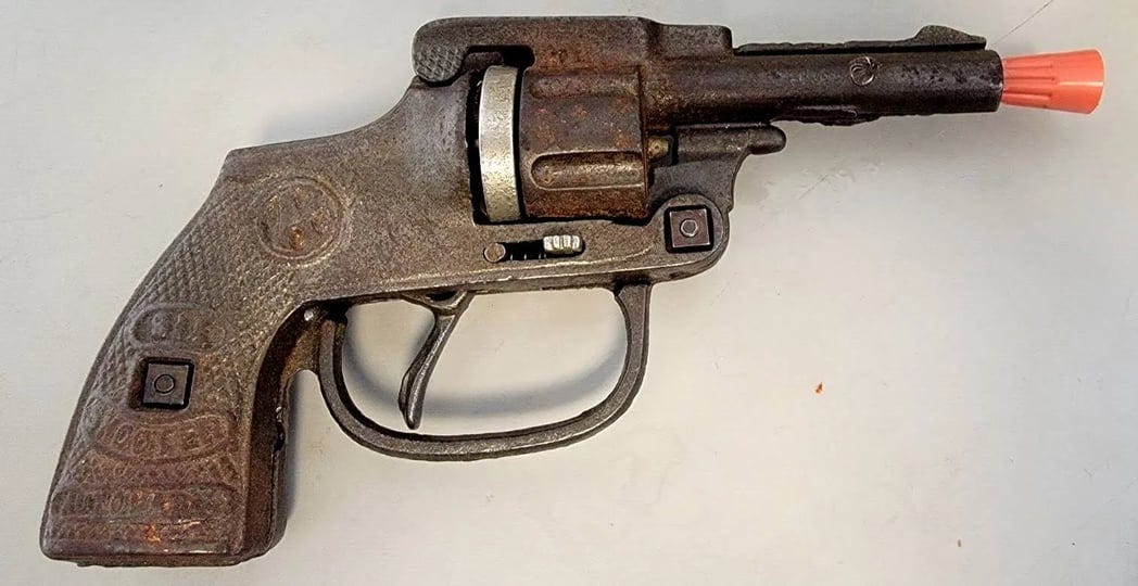 vintage-1930s-40s-kilgore-cast-iron-automatic-six-shooter-cap-gun-toy-read-1