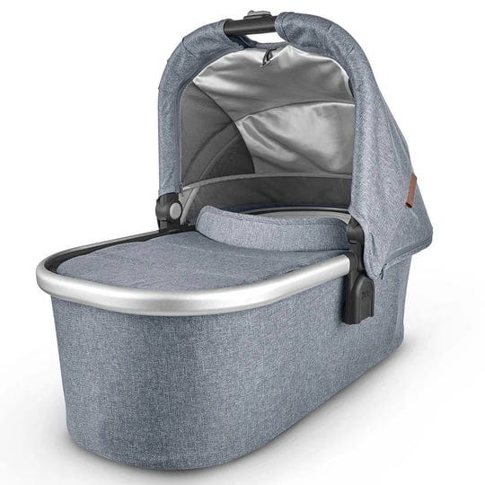 uppababy-v2-bassinet-in-jordan-gregory-1