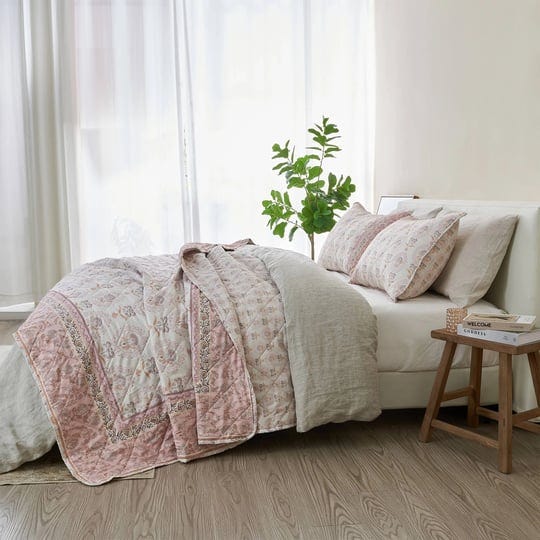 patina-vie-maison-vintage-inspired-floral-reversible-quilt-set-with-shams-block-floral-rose-pink-ful-1