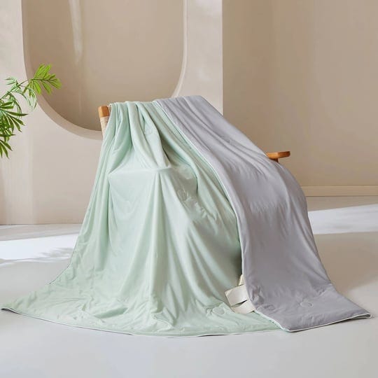 double-sided-arc-chill-cold-tech-fabric-cooling-blanket-green-1-80l92w-1