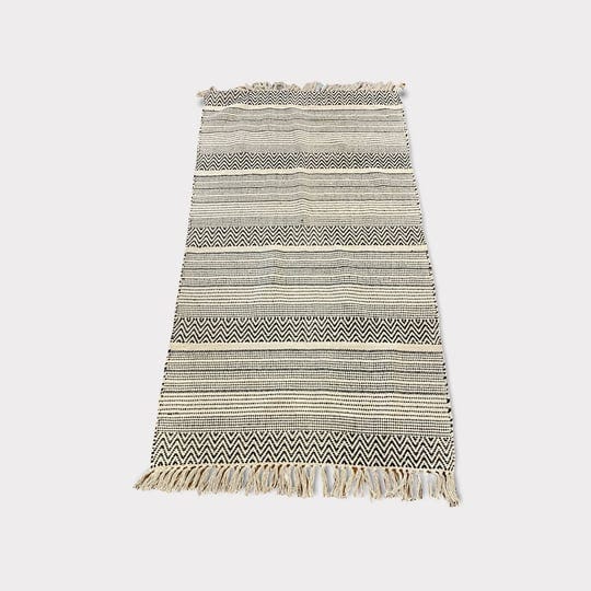 unique-mexican-design-berber-rug-handwoven-from-morocco-uniqueworlddesign-1