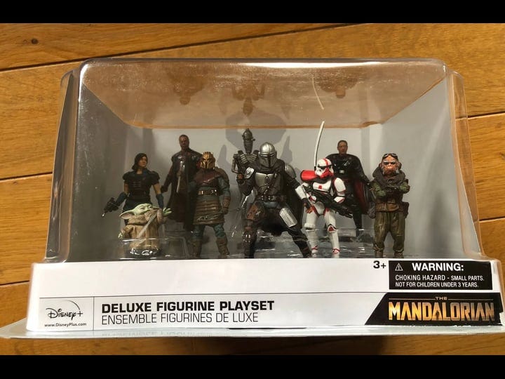 disney-store-star-wars-the-mandalorian-deluxe-figurine-playset-8-figures-features-iconic-characters--1