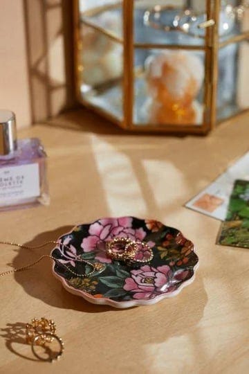 icon-catch-all-dish-in-black-at-urban-outfitters-1