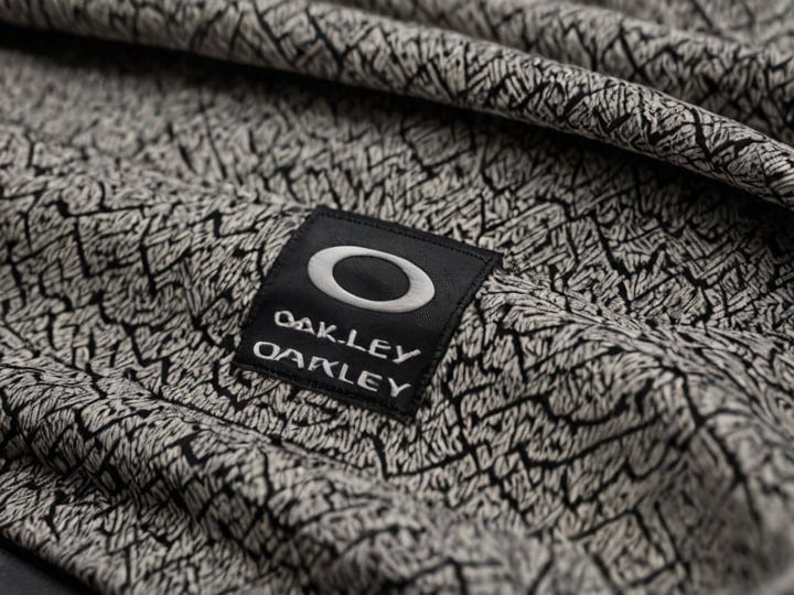 Oakley-Tnp-Neck-Gaiter-6