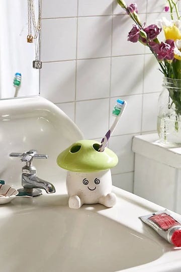 mushroom-toothbrush-holder-in-green-at-urban-outfitters-1