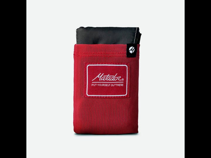 matador-pocket-blanket-red-1