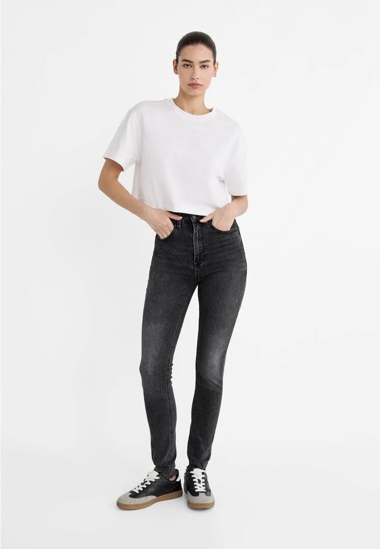 Stylish Black High-Waist Skinny Jeans for Women | Image
