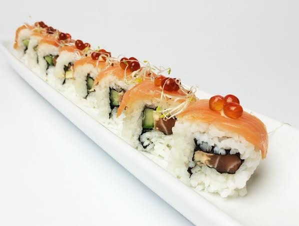 Sushi met gemarineerde zalmeitjes