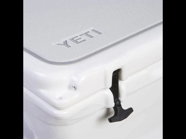 yeti-tundra-seadek-45-quart-cooler-gray-1