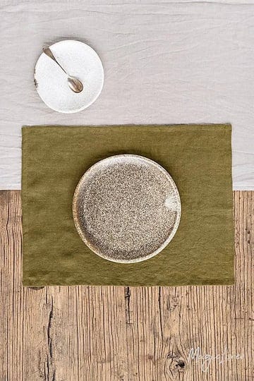 magiclinen-linen-placemat-set-in-green-at-urban-outfitters-1