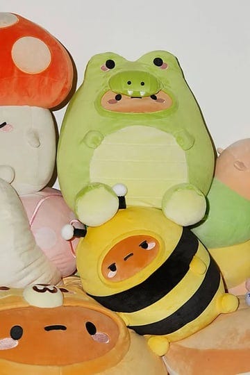 smoko-crocodile-tayto-mochi-plushie-in-green-at-urban-outfitters-1