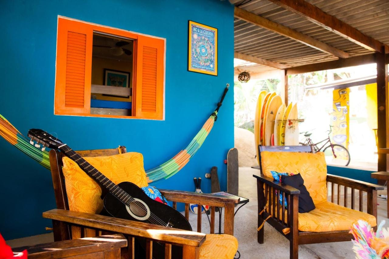 Descubra 5 Razões Irresistíveis para se Hospedar no Sintonia Surf Hostel em Itamambuca, Ubatuba por Apenas R$56 -