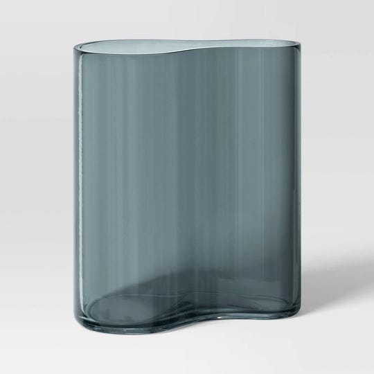 medium-shaped-glass-vase-green-threshold-1