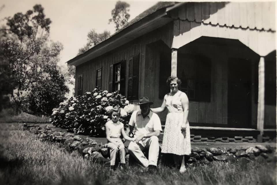 Karin, Jacobus e Ilse na casa da Chácara Pitangui, circa 1960. Acervo do autor. 