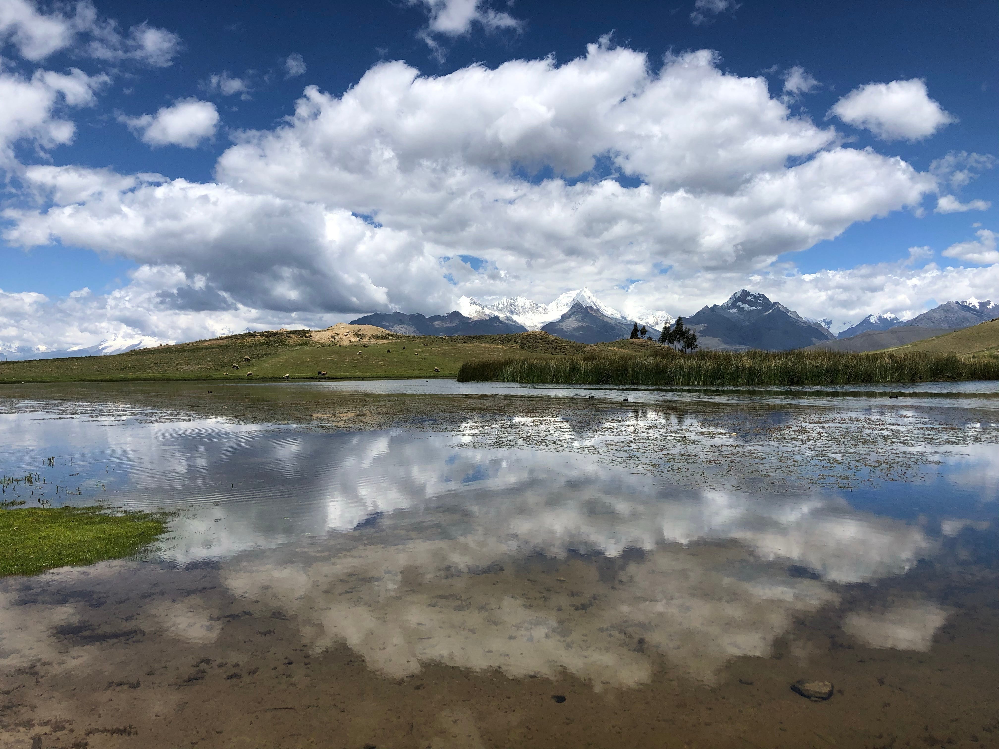 The Laguna is better in picture than in real life. Still, the hike offers a view onto the mountains.