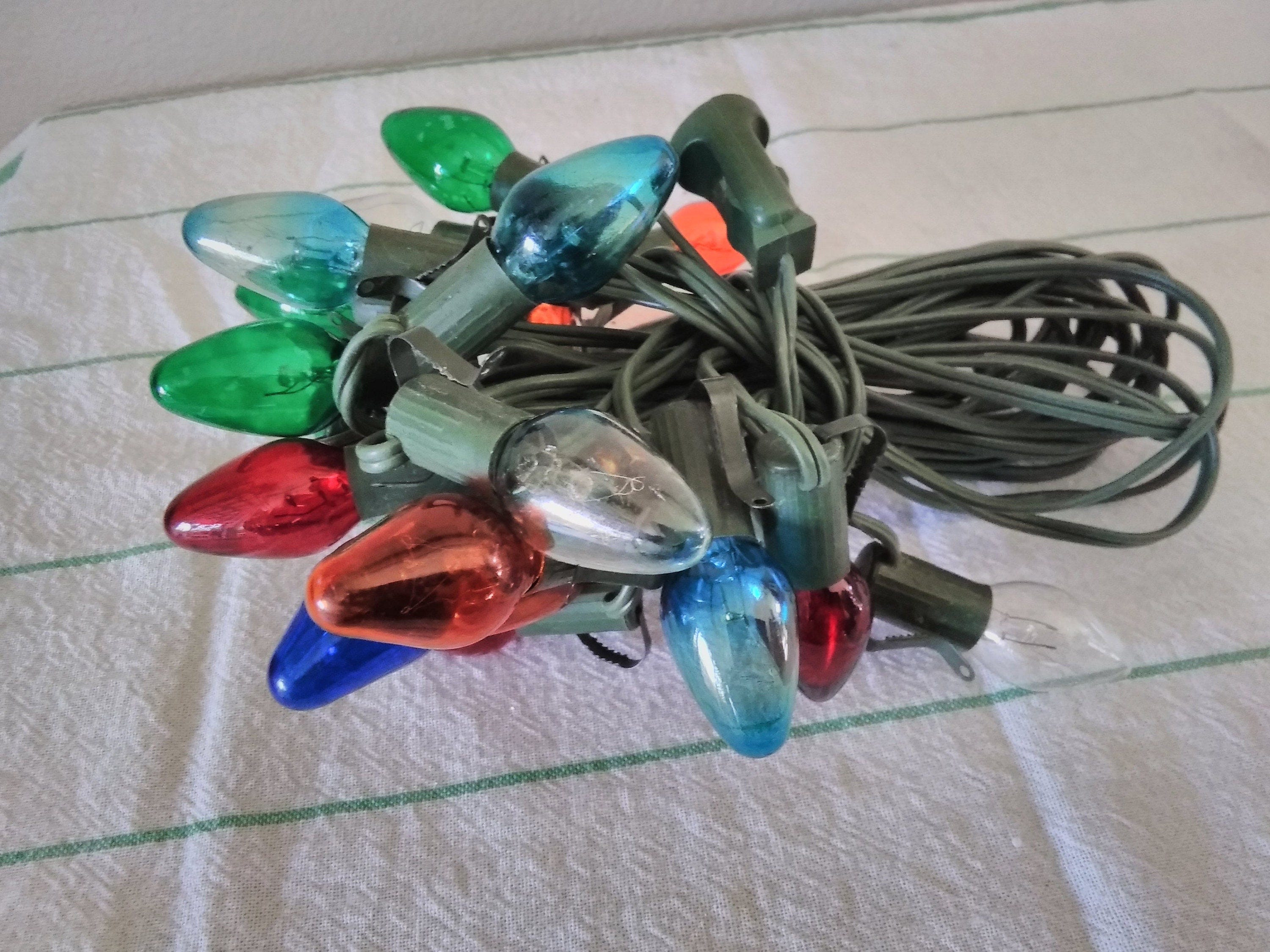 Vintage C7 GE cord with 20 bulbs in good working condition, plus extra bulbs, please see all pictures, to brighten your winter nights!