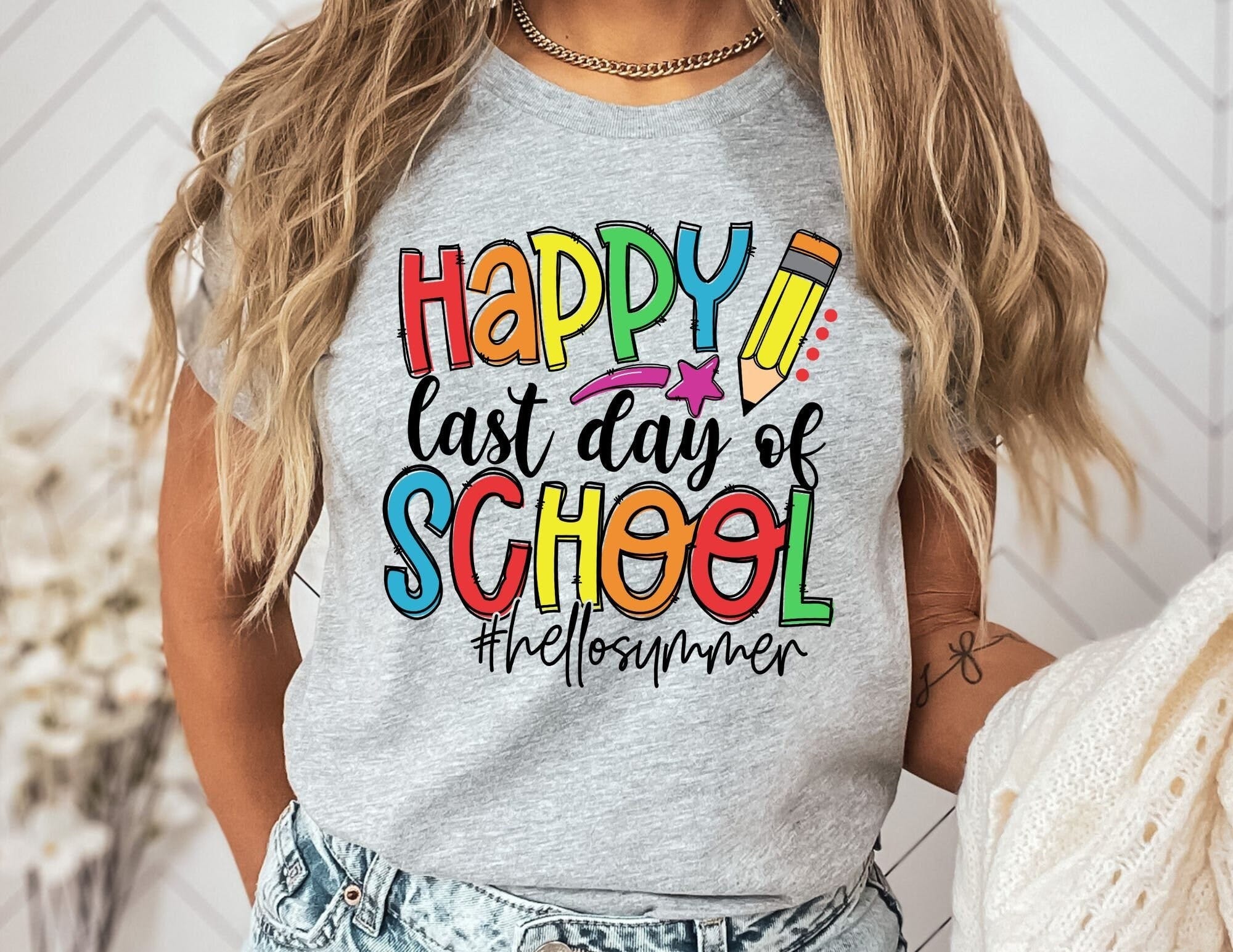 Happy Last Day of School Shirt // End of School Year Teacher Tee // Teacher Shirt // Last Day of School Shirt