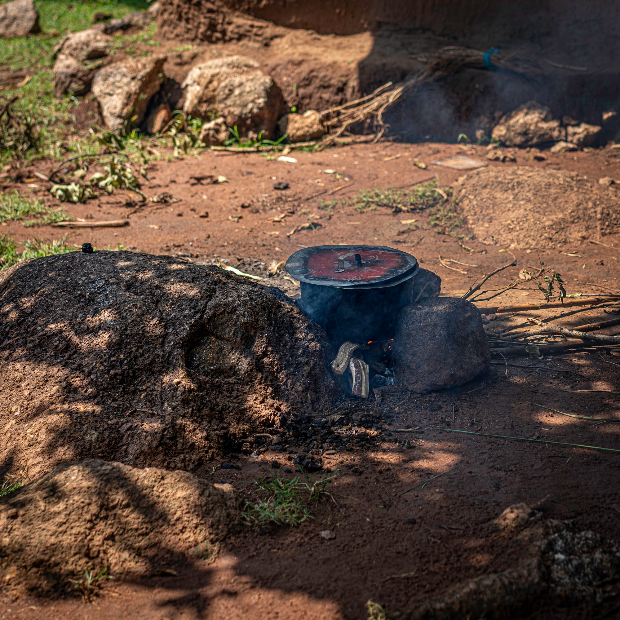 Traditional three stone stove