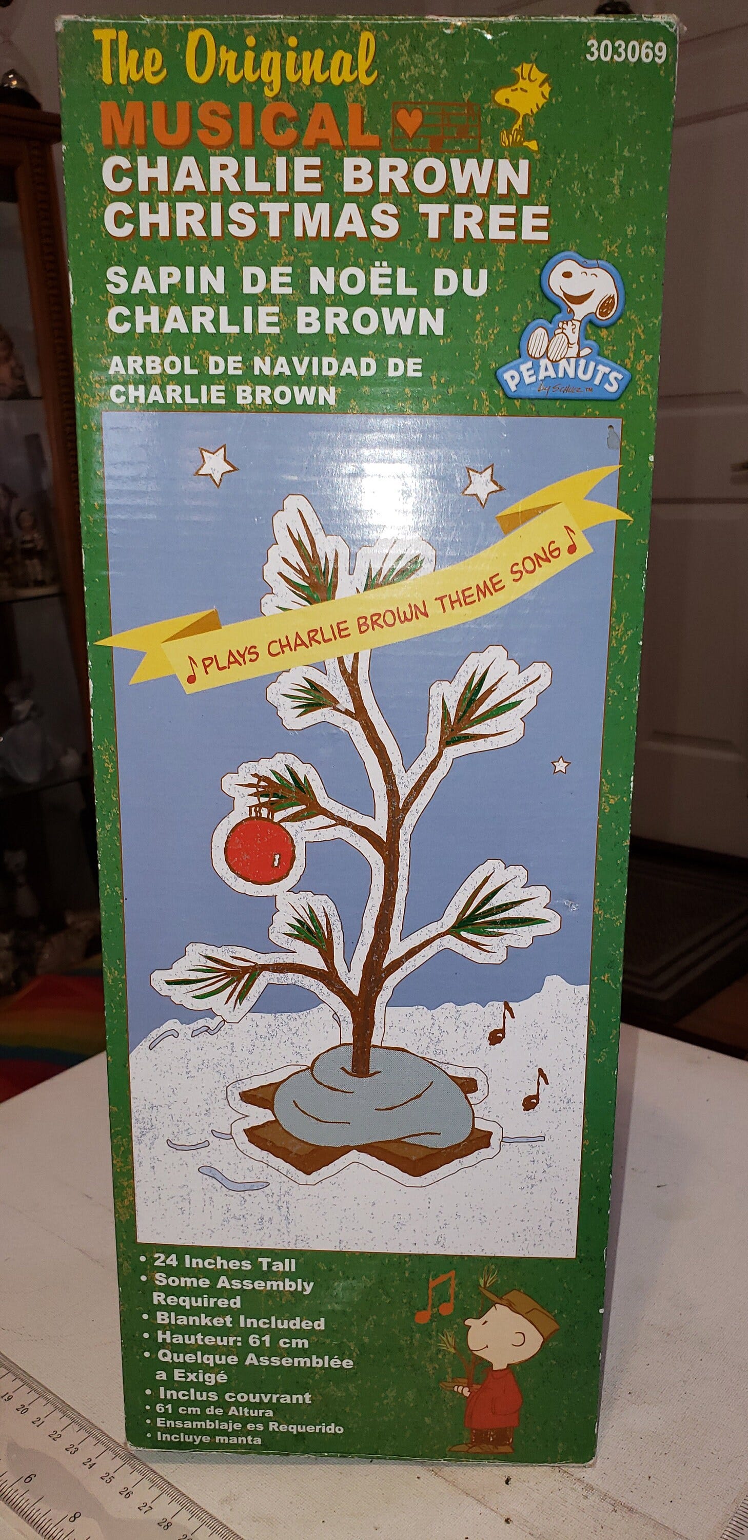 Charlie Brown Christmas tree needs batteries with ornament excellent condition