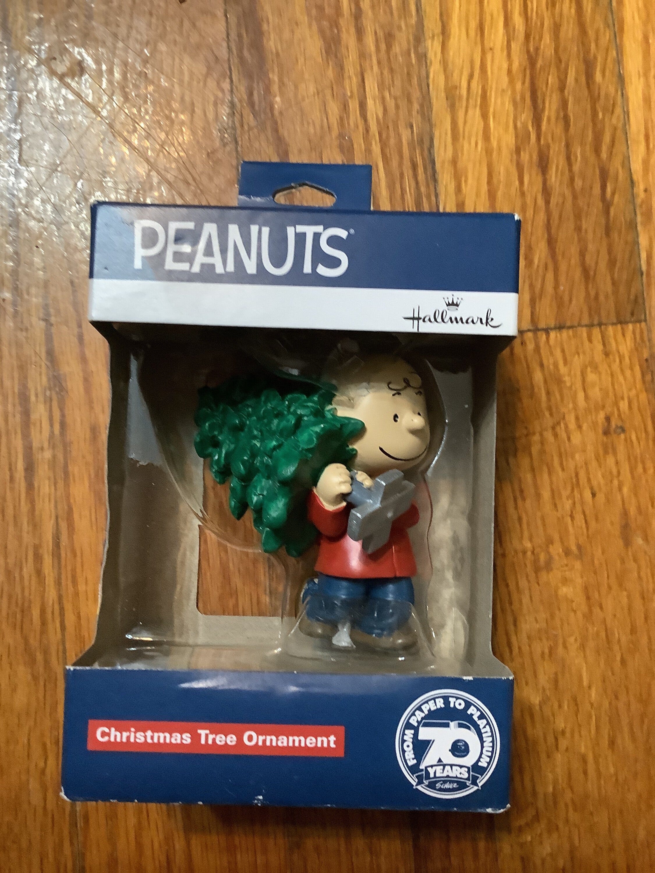 Hallmark peanuts Linus holding Christmas tree ornament/charlie brown christmas/linus christmas/peanuts christmas/charles schultz