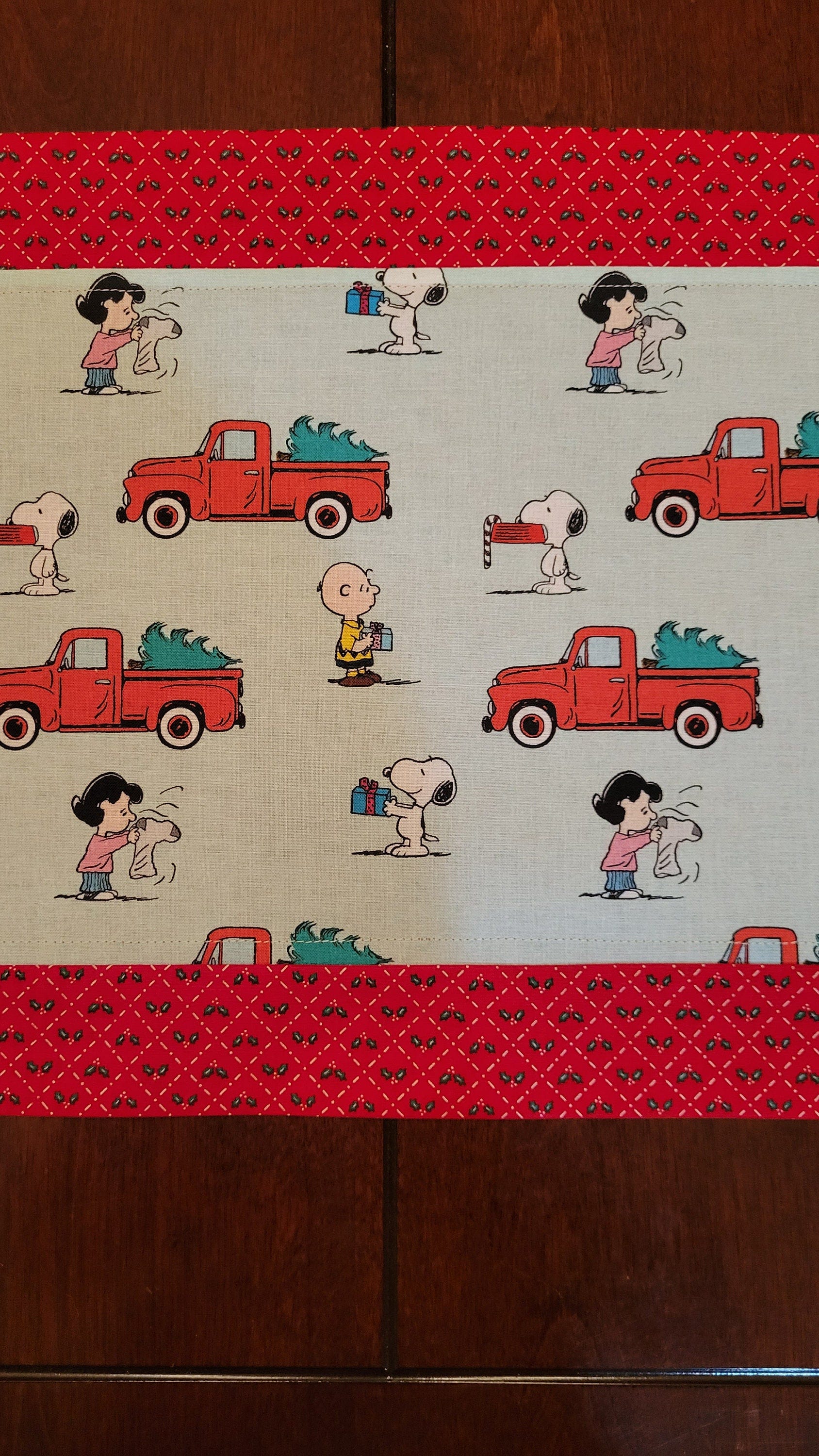 Christmas time for Charlie, Lucy & Snoopy table runner