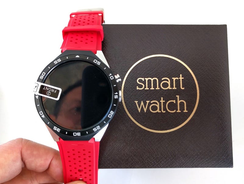 This smart watch is fully white label. Most likely it is built from Gongban and Gongmo parts. It's a fully functional Android phone including a SIM card slot and camera with object tracking. It sells far under USD 100. Image: Peter Bihr (CC by-nc-sa)